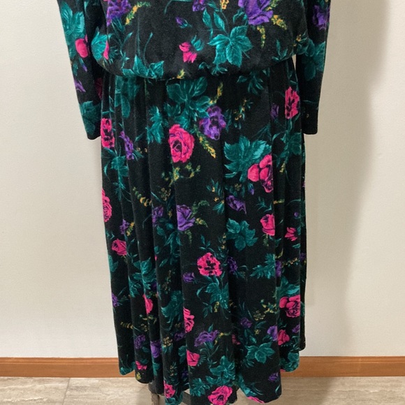 Vintage Dress - Picture 3 of 8